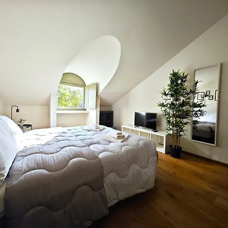 Hostdomus - Lagrange Luxury Apartment *