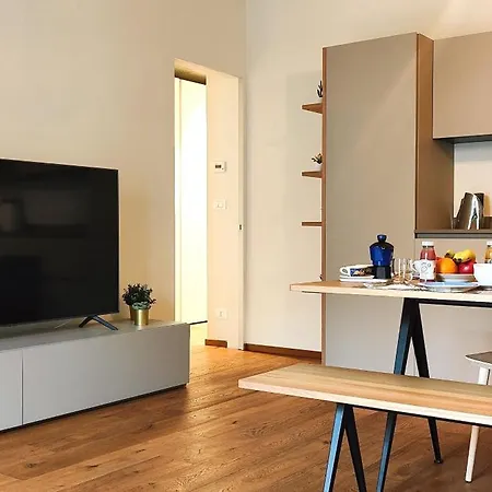 Hostdomus - Lagrange Luxury Apartment