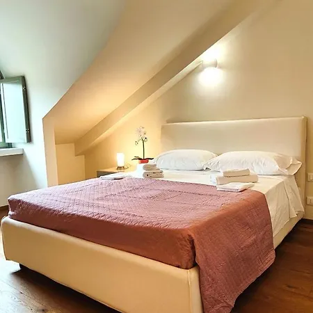 Hostdomus - Lagrange Luxury Apartment