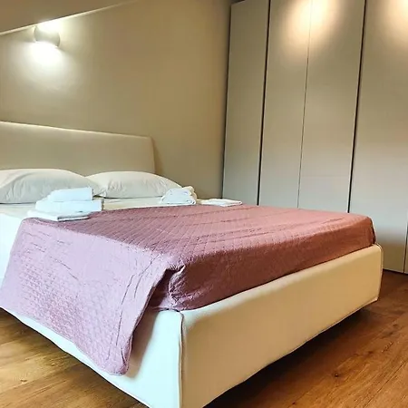 Hostdomus - Lagrange Luxury Apartment *