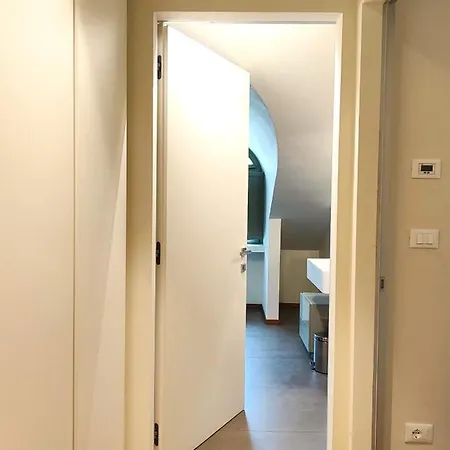Hostdomus - Lagrange Luxury Apartment
