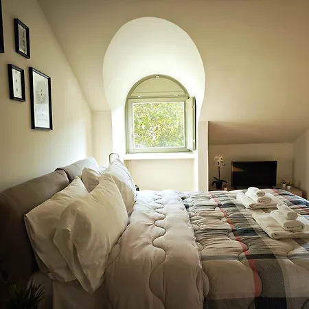 Hostdomus - Lagrange Luxury Apartment