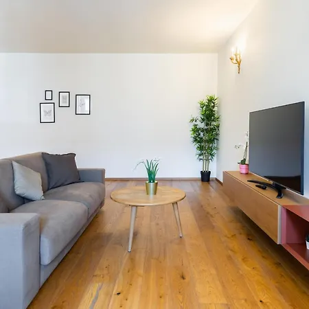 Hostdomus - Lagrange Luxury Apartmán *