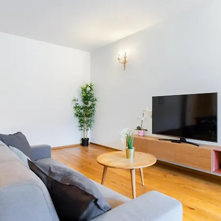 Apartamento Hostdomus - Lagrange Luxury