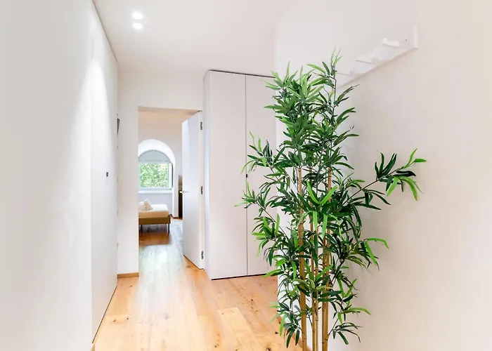 Hostdomus - Lagrange Luxury Appartement *