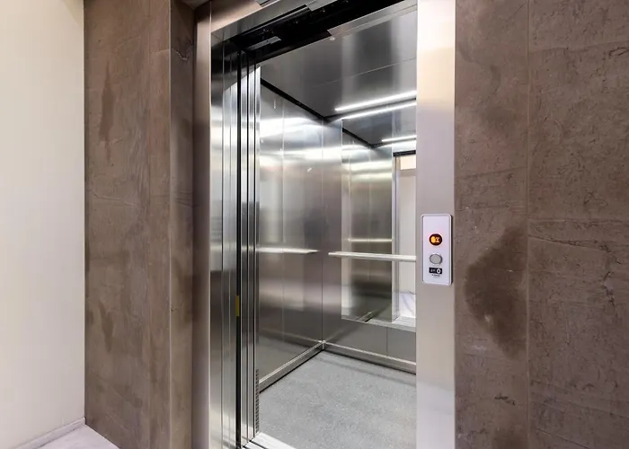 Hostdomus - Lagrange Luxury Appartement