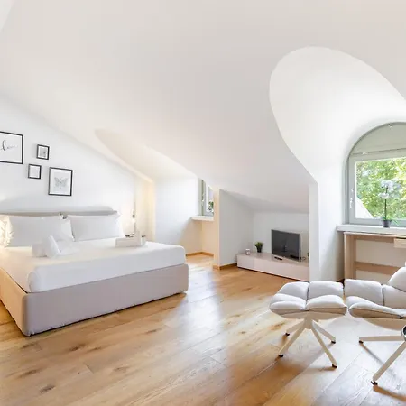 شقة Hostdomus - Lagrange Luxury *