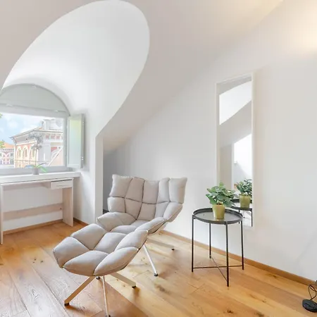 شقة Hostdomus - Lagrange Luxury *